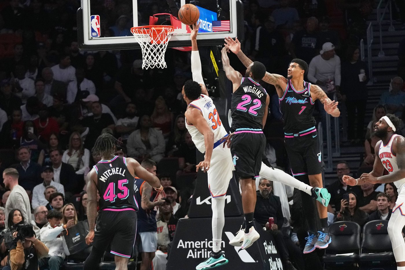 Heat survive frantic rally at the buzzer to edge the Knicks 115-113 | iNFOnews.ca Heat survive frantic rally at the buzzer to edge the Knicks 115-113 | iNFOnews.ca