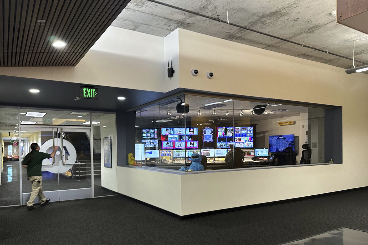 NPR stations targeted for cuts by Trump have provided lifelines to listeners during disasters | iNFOnews.ca NPR stations targeted for cuts by Trump have provided lifelines to listeners during disasters | iNFOnews.ca