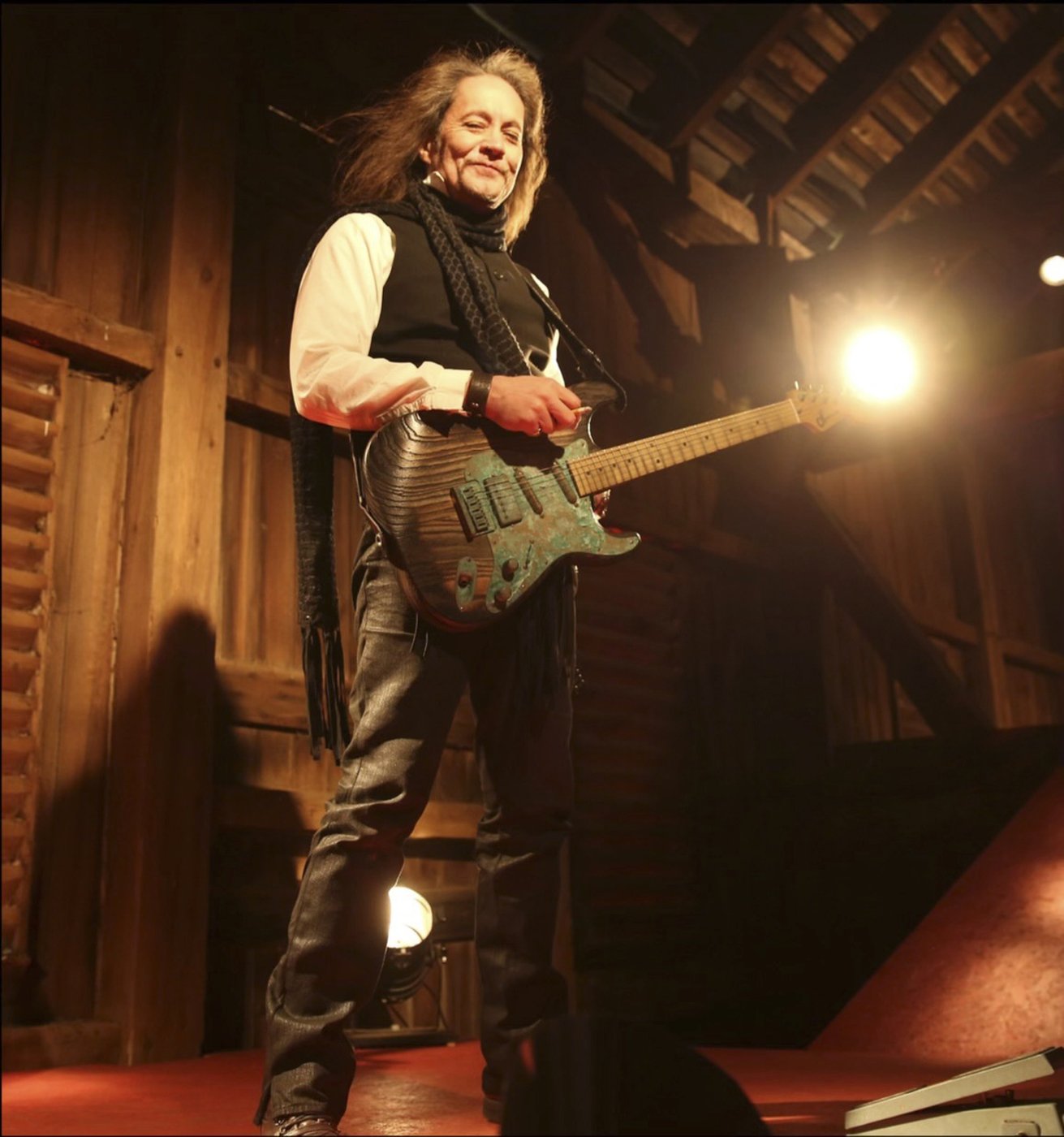 Former Ozzy Osbourne guitarist Jake E. Lee shot multiple times in Las Vegas | iNFOnews.ca