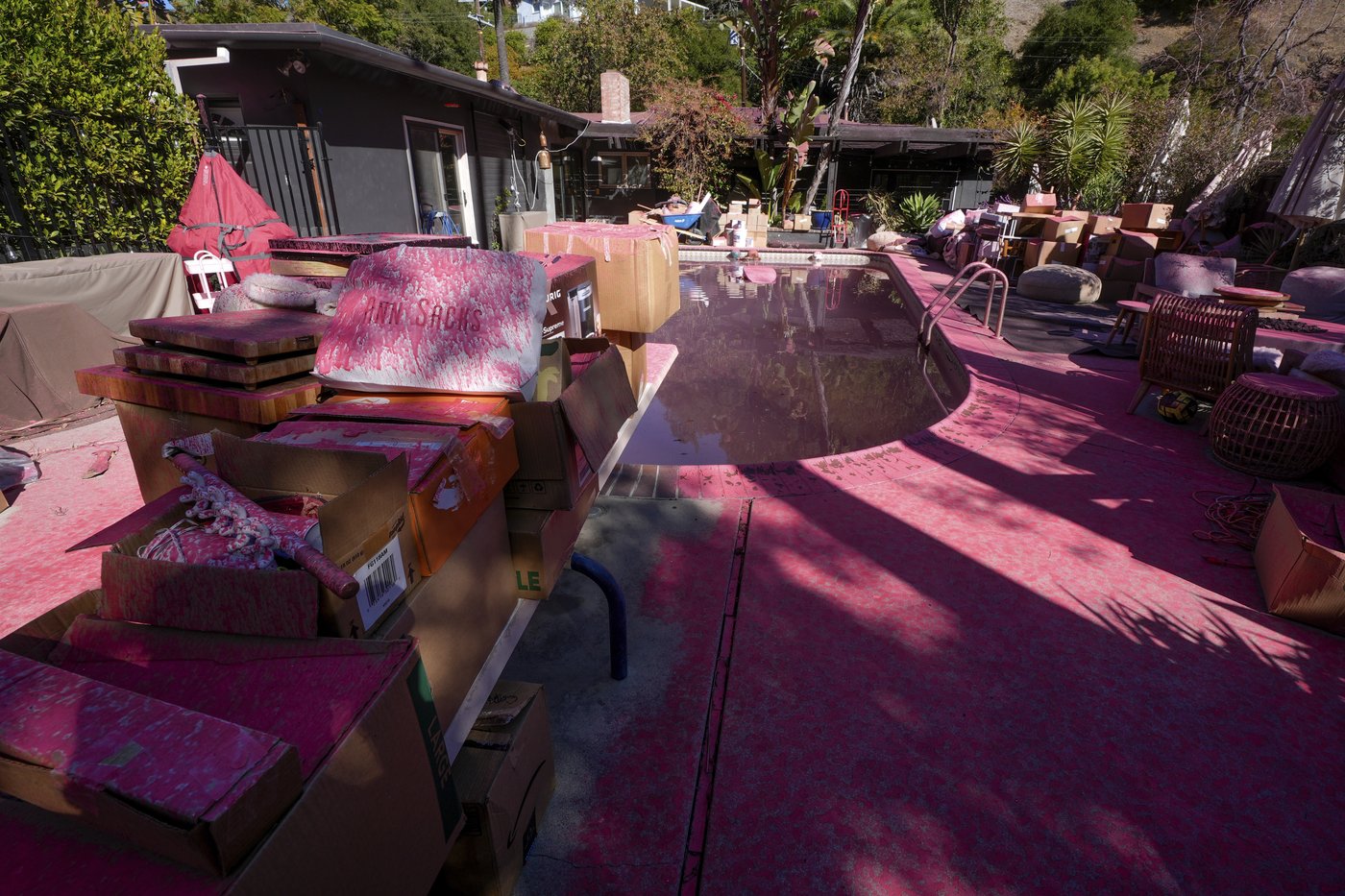 Pink flame retardants are being used to slow California fires. What do we know about them? | iNFOnews.ca Pink flame retardants are being used to slow California fires. What do we know about them? | iNFOnews.ca