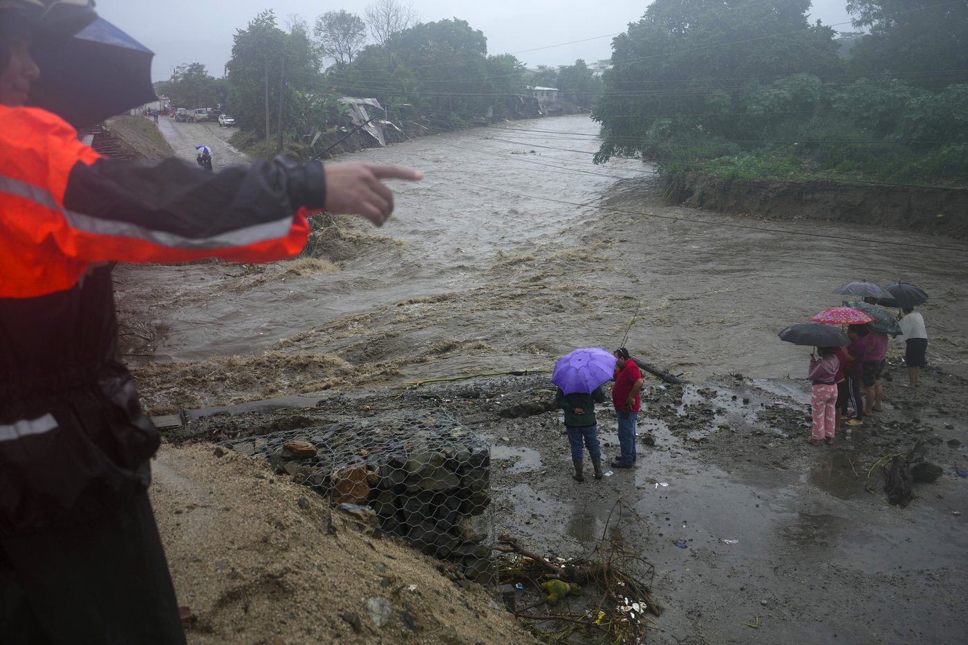 Tropical Storm Sara drenches Honduras’ northern coast with flash flooding and mudslides in forecast | iNFOnews.ca