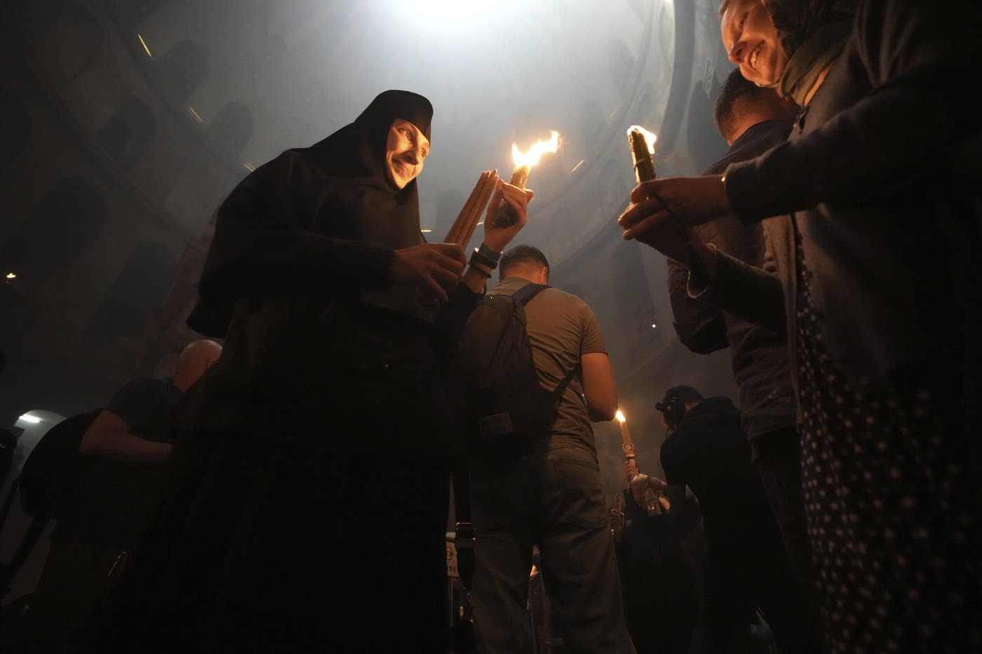 What's behind the visually stunning 'Holy Fire' ceremony in Jerusalem? | iNFOnews.ca
