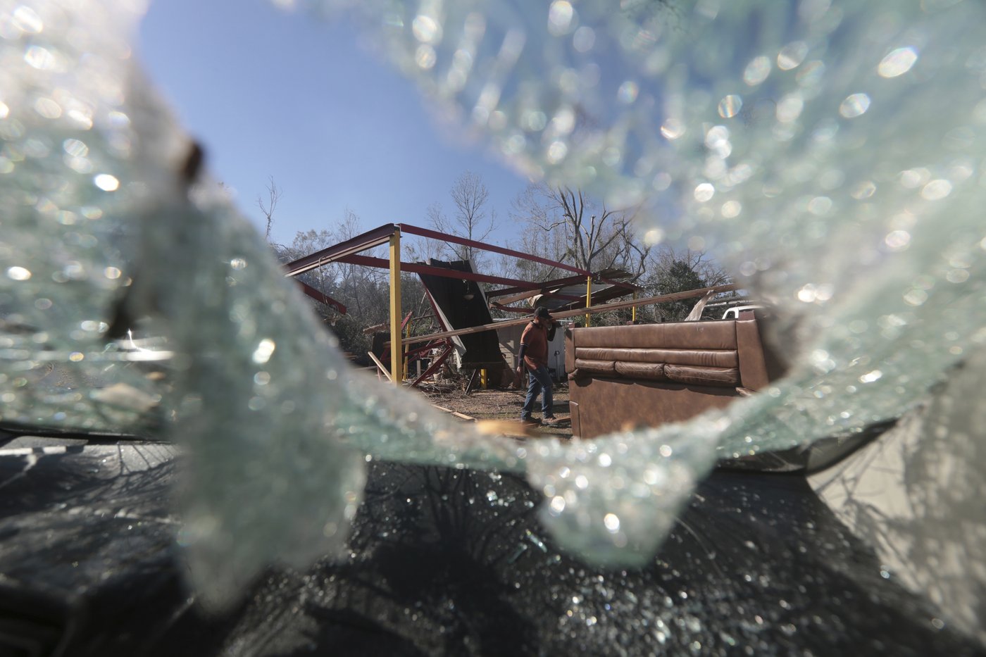 Southerners are cleaning up from tornadoes that swept the region | iNFOnews.ca Southerners are cleaning up from tornadoes that swept the region | iNFOnews.ca