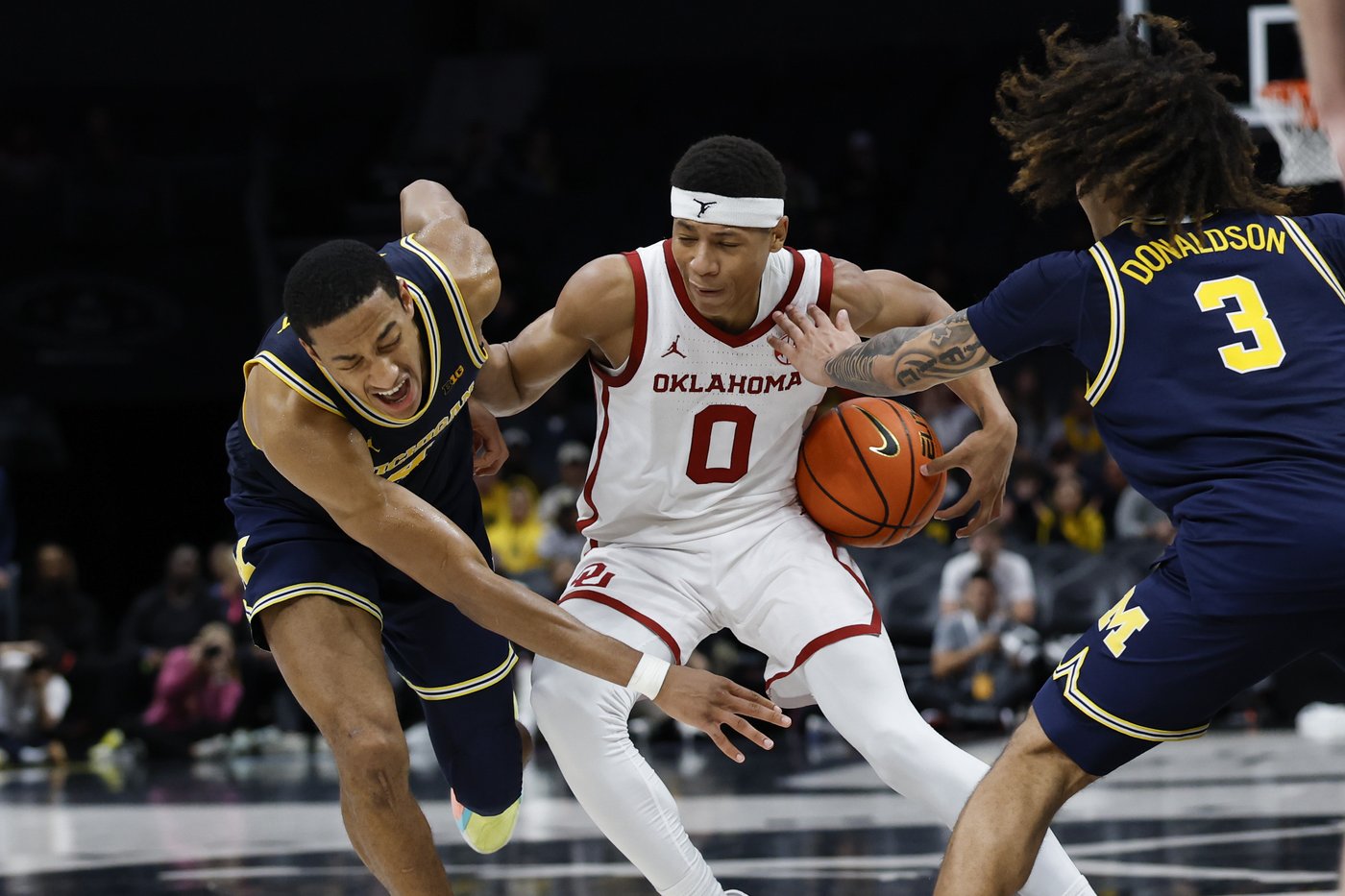 Jeremiah Fears' 4-point play with 11.5 seconds left helps No. 14 Oklahoma edge No. 24 Michigan 87-86 | iNFOnews.ca Jeremiah Fears' 4-point play with 11.5 seconds left helps No. 14 Oklahoma edge No. 24 Michigan 87-86 | iNFOnews.ca