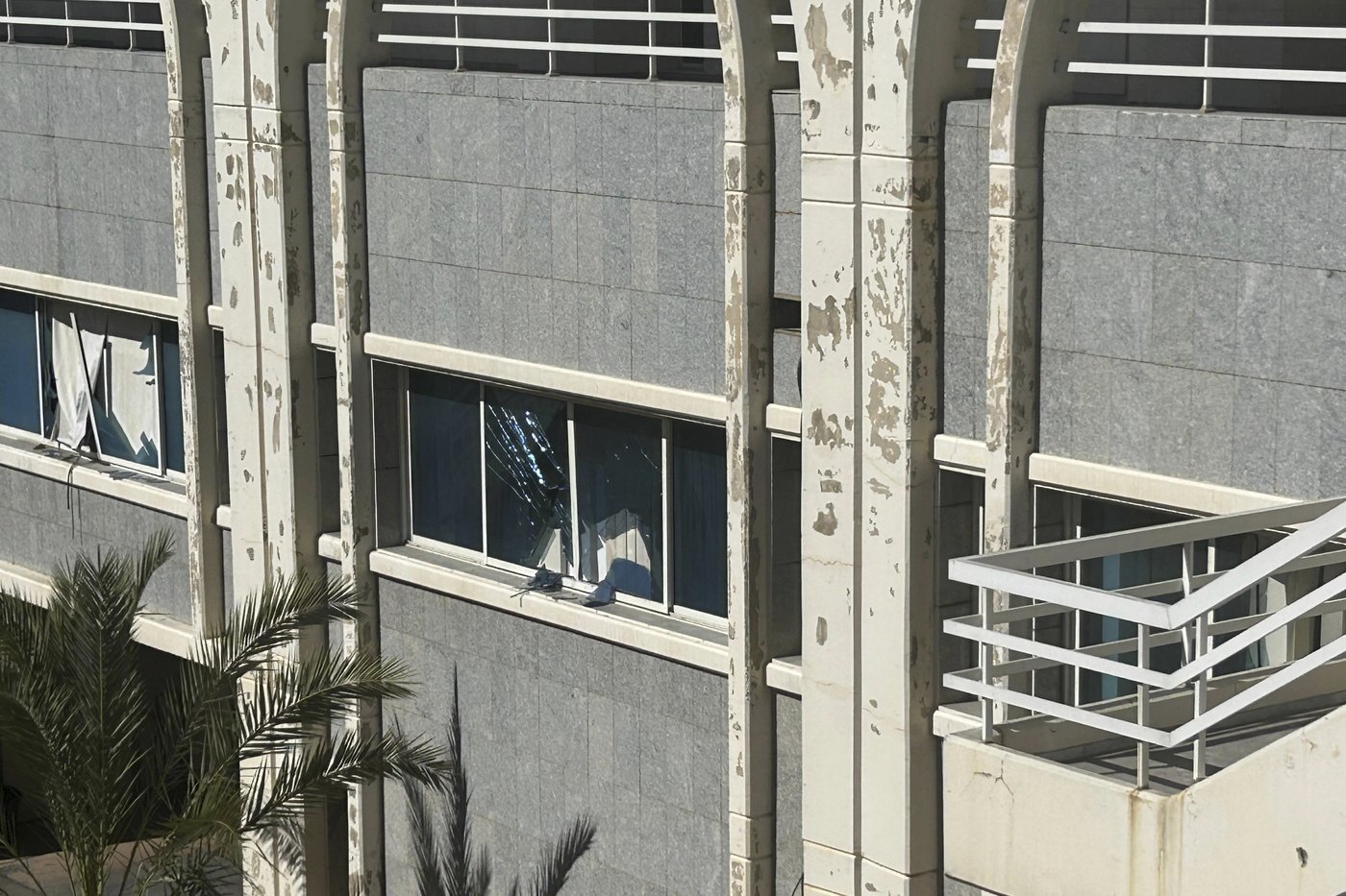 Desperation amid search for survivors of an airstrike on a crowded area near major Beirut hospital | iNFOnews.ca