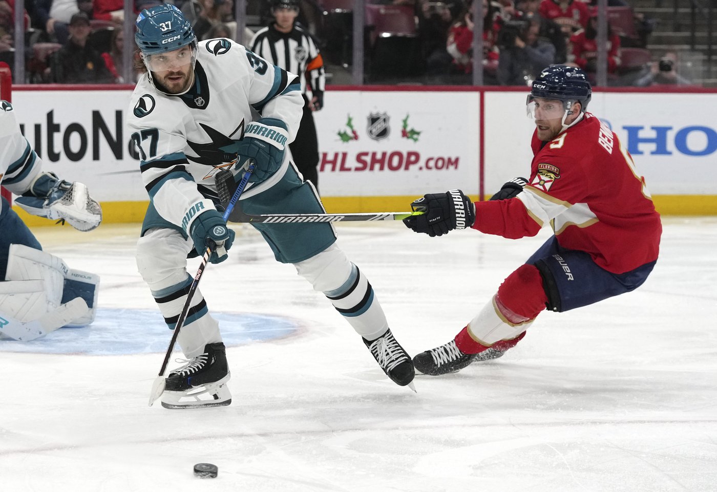 Tkachuk scores 2 more goals, Panthers stay hot with 3-1 win over Sharks | iNFOnews.ca Tkachuk scores 2 more goals, Panthers stay hot with 3-1 win over Sharks | iNFOnews.ca