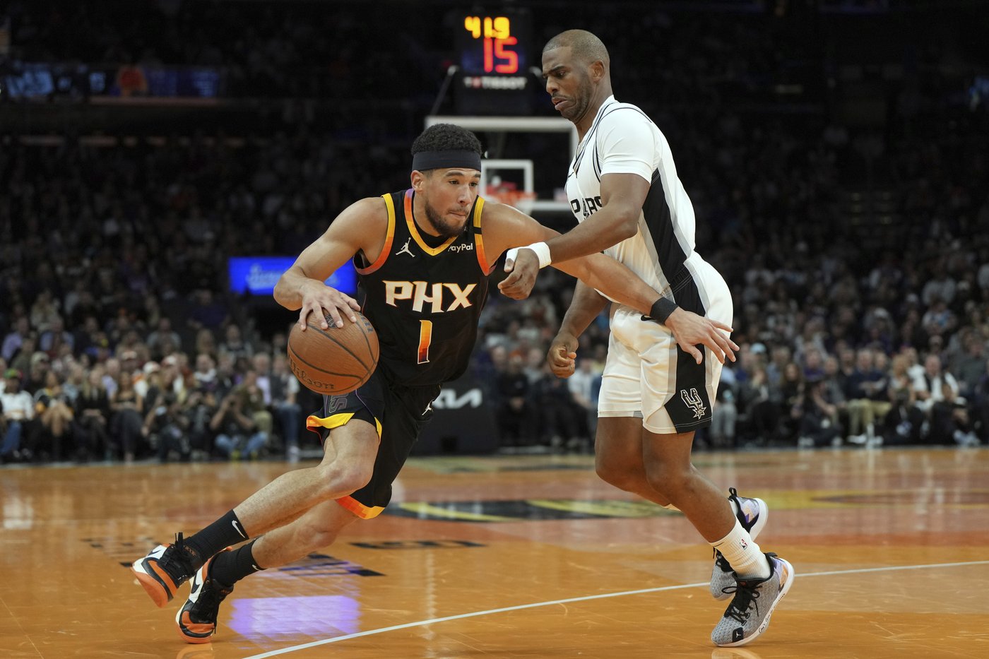 Booker scores 29 and Suns lose Durant to ankle injury in 104-93 win over Spurs | iNFOnews.ca Booker scores 29 and Suns lose Durant to ankle injury in 104-93 win over Spurs | iNFOnews.ca