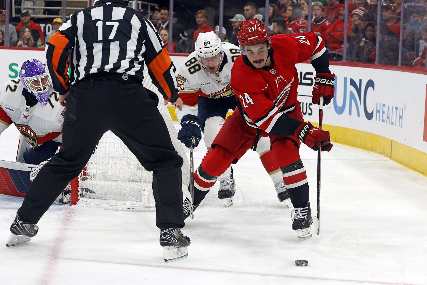 Greer, Lundell help Panthers beat back Hurricanes 6-3 | iNFOnews.ca Greer, Lundell help Panthers beat back Hurricanes 6-3 | iNFOnews.ca