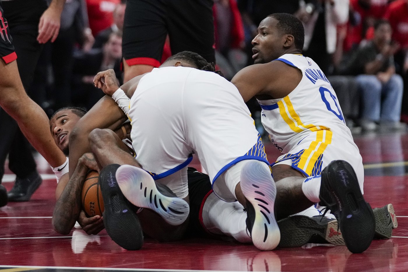 NBA says foul in Warriors' NBA Cup loss that Kerr said was 'unconscionable' was called correctly | iNFOnews.ca NBA says foul in Warriors' NBA Cup loss that Kerr said was 'unconscionable' was called correctly | iNFOnews.ca