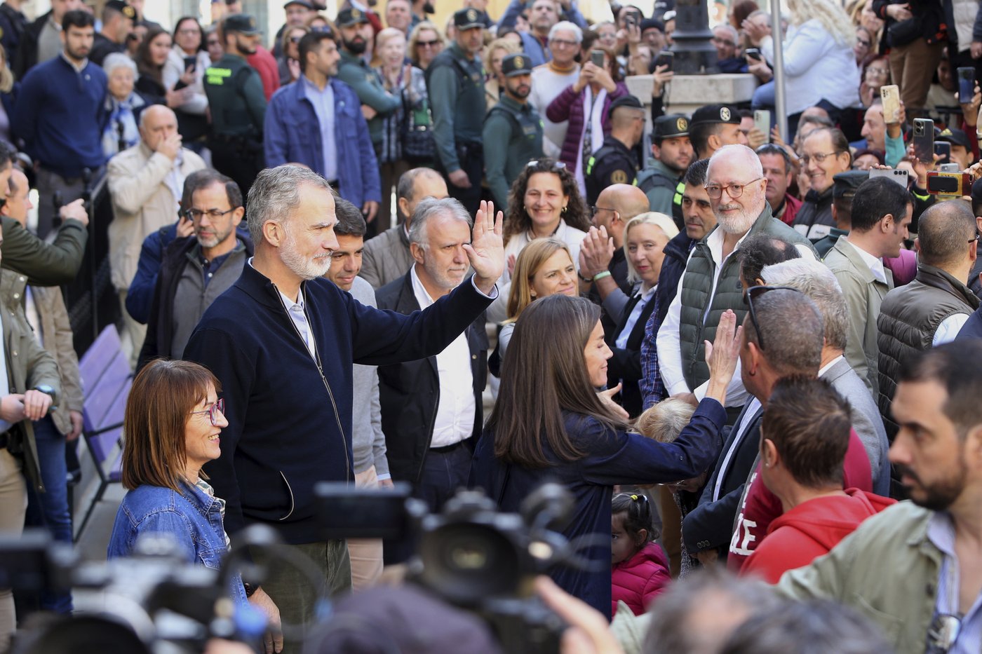 Spain’s royals return to flood disaster zone for 1st time since being pelted by mud | iNFOnews.ca Spain’s royals return to flood disaster zone for 1st time since being pelted by mud | iNFOnews.ca
