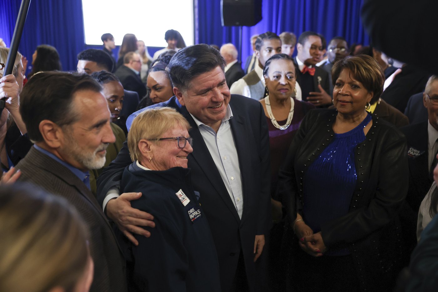 Pritzker and Ocasio-Cortez: A billionaire and a former bartender emerge as Trump resistance leaders | iNFOnews.ca Pritzker and Ocasio-Cortez: A billionaire and a former bartender emerge as Trump resistance leaders | iNFOnews.ca