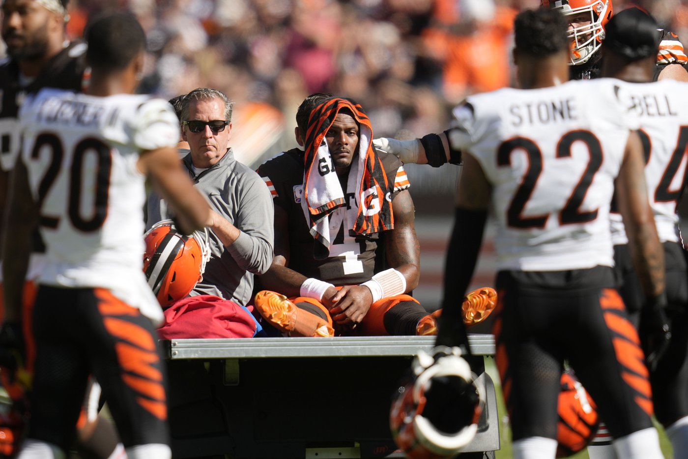 Browns QB Watson suffers likely season-ending Achilles injury. Teammates upset some fans cheered | iNFOnews.ca Browns QB Watson suffers likely season-ending Achilles injury. Teammates upset some fans cheered | iNFOnews.ca