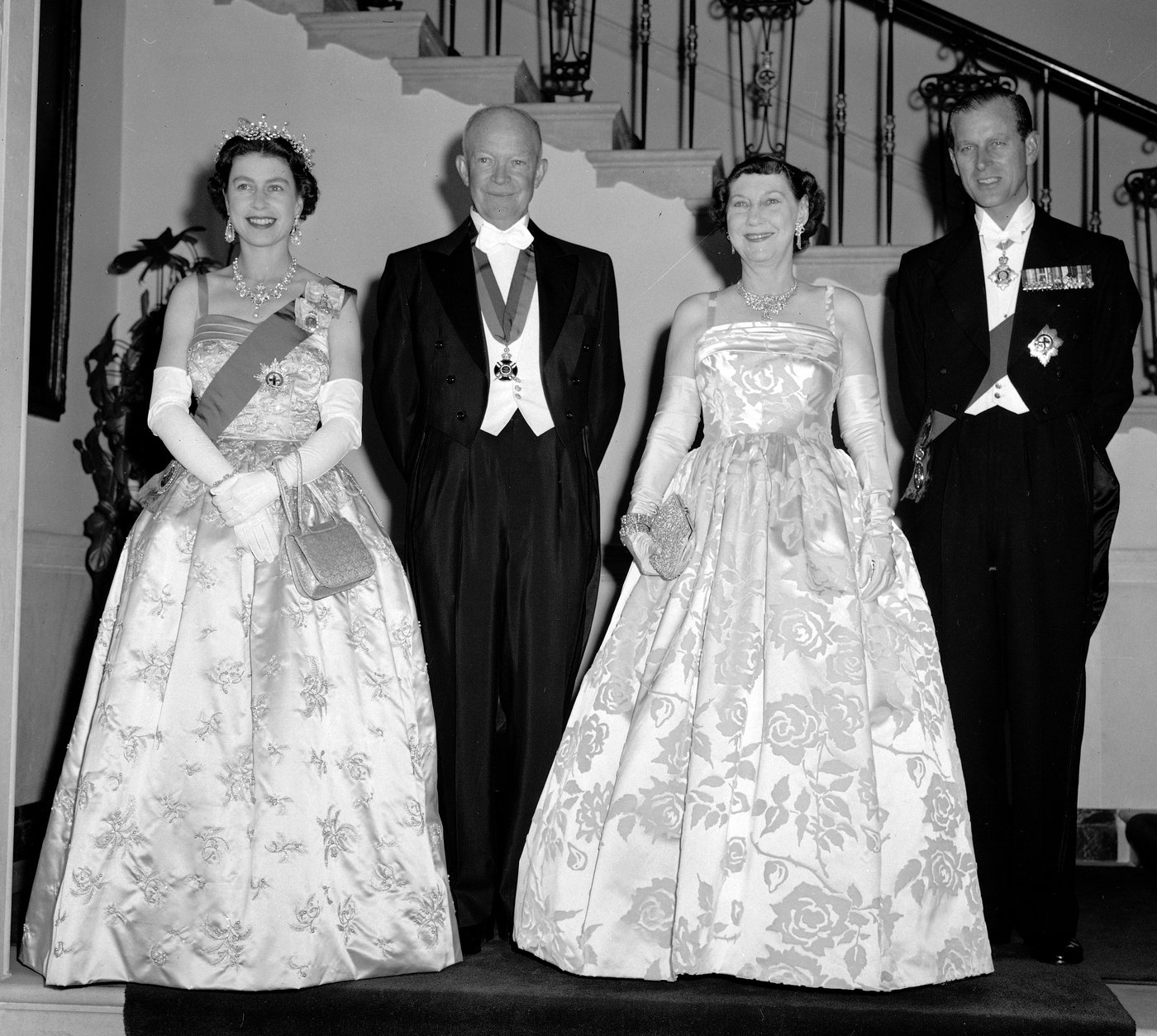 Buckingham Palace will stage the largest-ever display of Queen Elizabeth II's fashion next year | iNFOnews.ca Buckingham Palace will stage the largest-ever display of Queen Elizabeth II's fashion next year | iNFOnews.ca