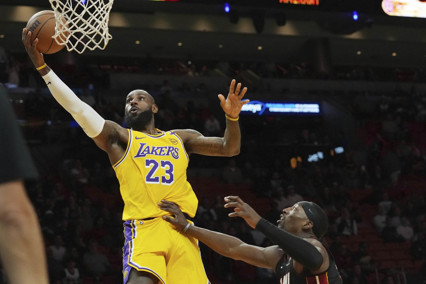 Herro scores 31, Heat roll past LeBron and struggling Lakers 134-93 | iNFOnews.ca