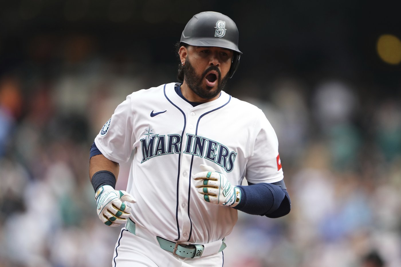 Suárez hits 3-run homer and Mariners beat Padres 4-3 to win series | iNFOnews.ca