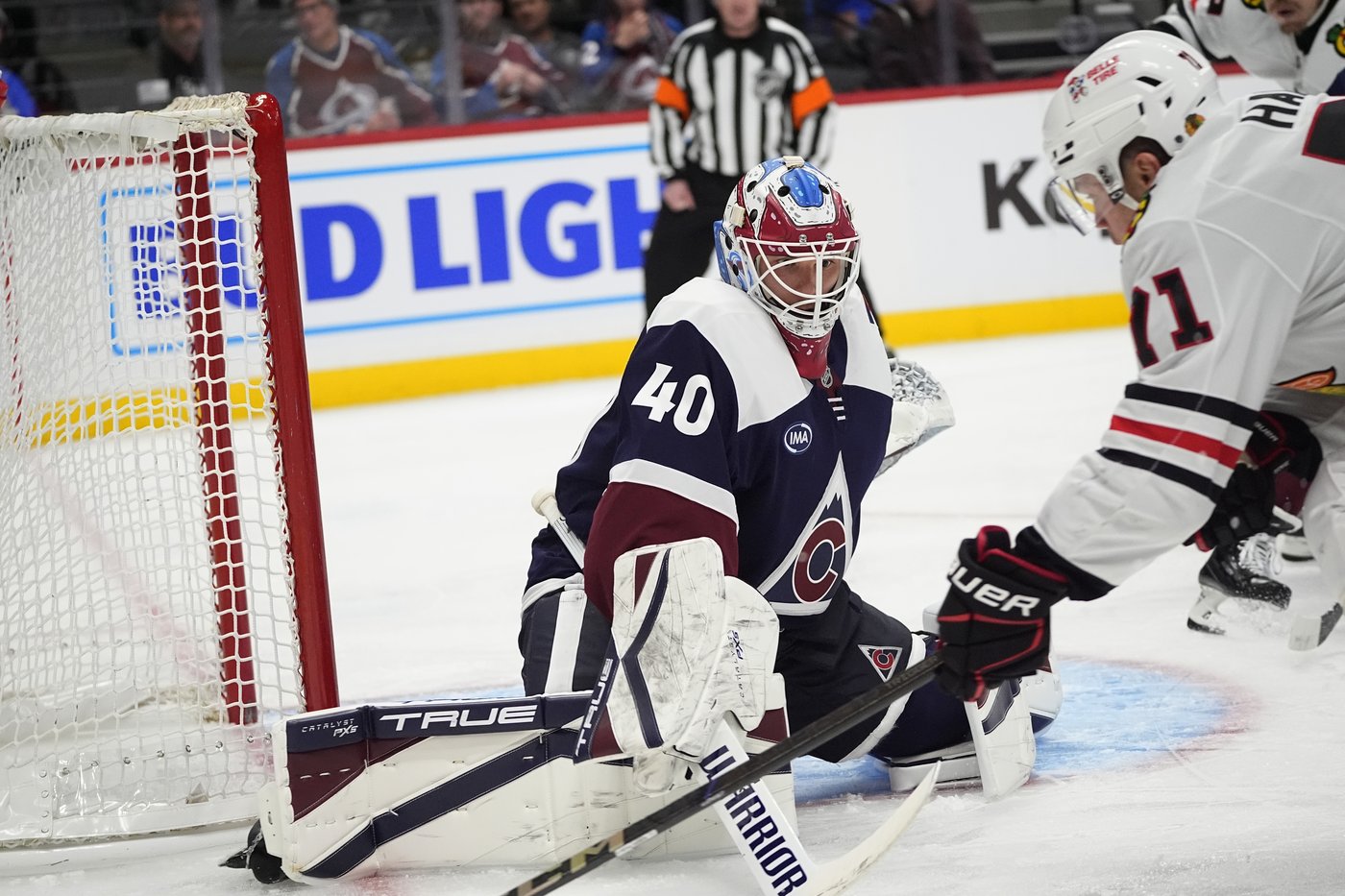 Donato scores twice as Blackhawks beat Avalanche 5-2 to snap a 4-game skid | iNFOnews.ca