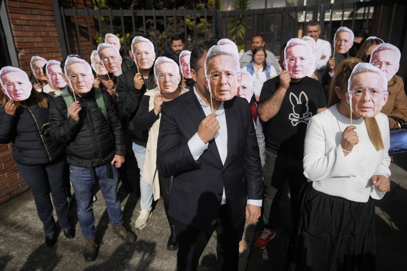 Former Colombian President Uribe denies bribery and witness tampering charges in historic trial | iNFOnews.ca Former Colombian President Uribe denies bribery and witness tampering charges in historic trial | iNFOnews.ca