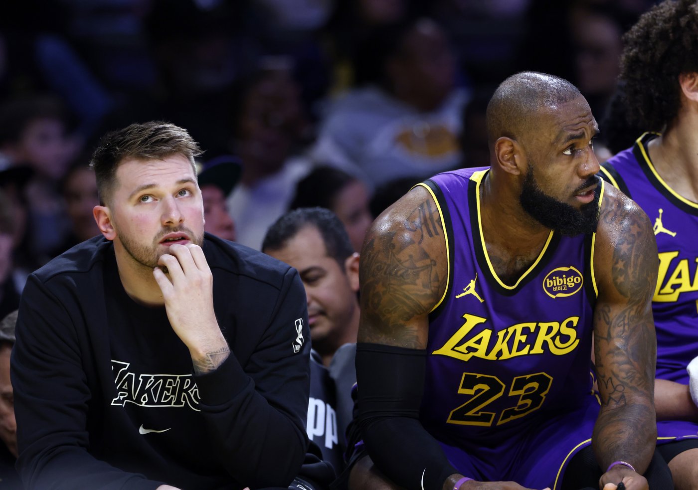 LeBron scores 42 points and overcomes Steph's 37 in the Lakers' 120-112 victory over the Warriors | iNFOnews.ca LeBron scores 42 points and overcomes Steph's 37 in the Lakers' 120-112 victory over the Warriors | iNFOnews.ca