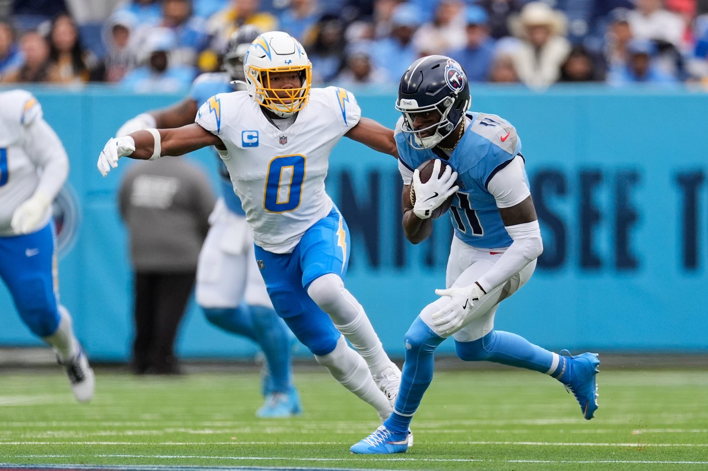 Chargers' Daiyan Henley plays through grief after brother's shooting death | iNFOnews.ca Chargers' Daiyan Henley plays through grief after brother's shooting death | iNFOnews.ca