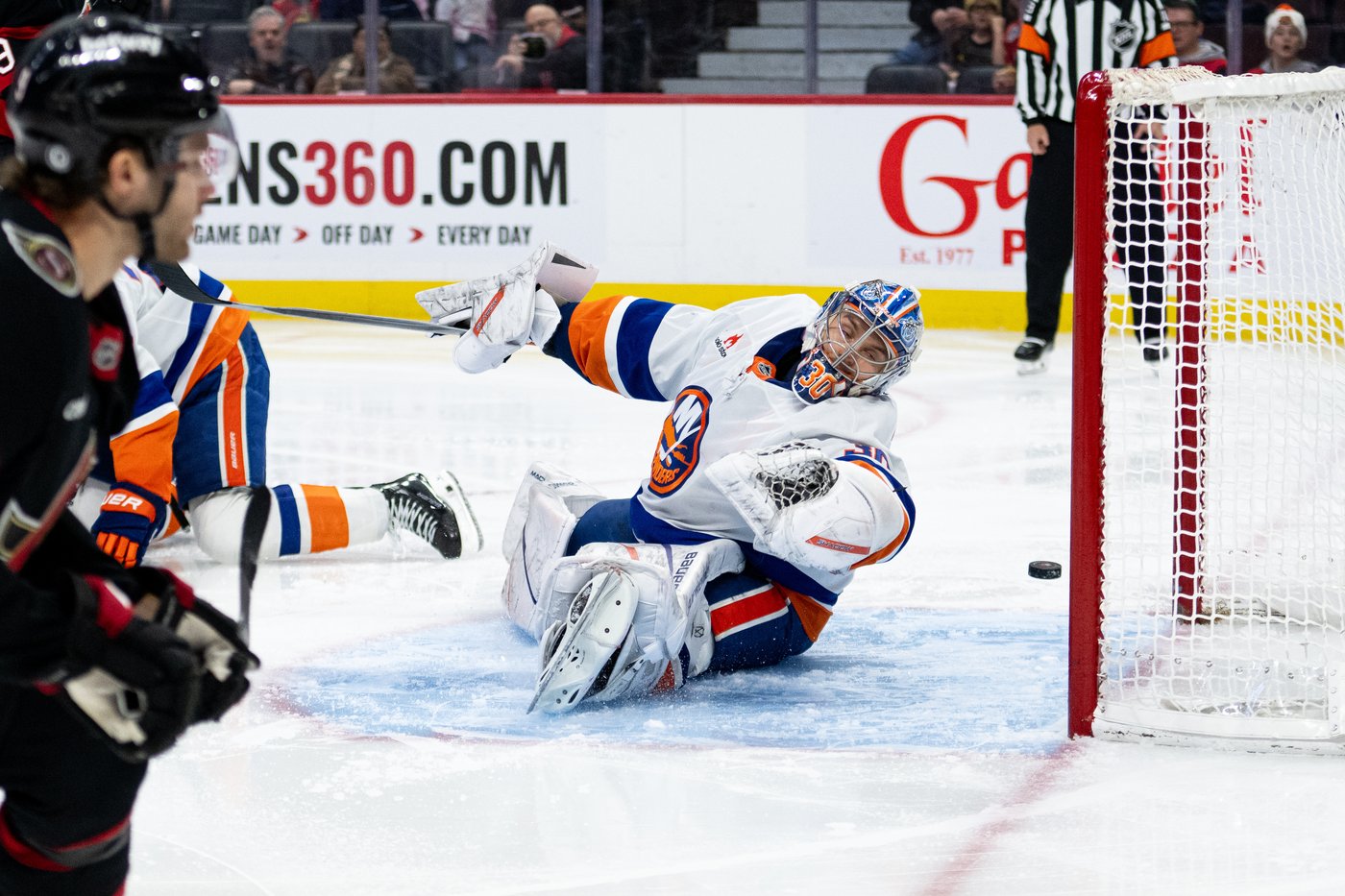 Islanders sink Senators 4-2 with key power-play goals | iNFOnews.ca Islanders sink Senators 4-2 with key power-play goals | iNFOnews.ca