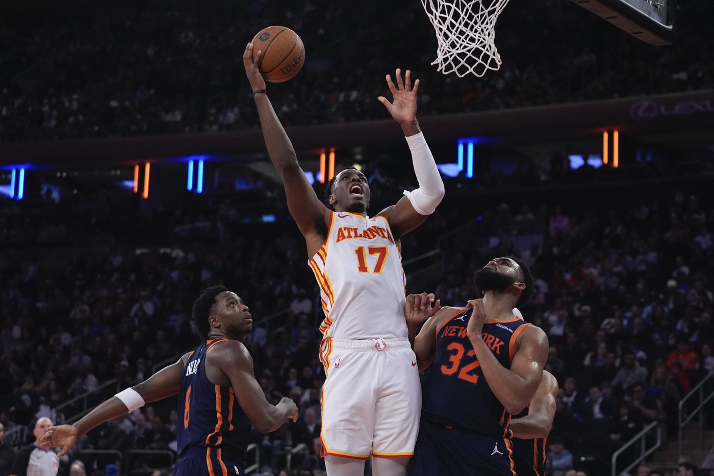 Hawks rally for a 108-100 victory over the Knicks and a trip to the NBA Cup semifinals | iNFOnews.ca Hawks rally for a 108-100 victory over the Knicks and a trip to the NBA Cup semifinals | iNFOnews.ca