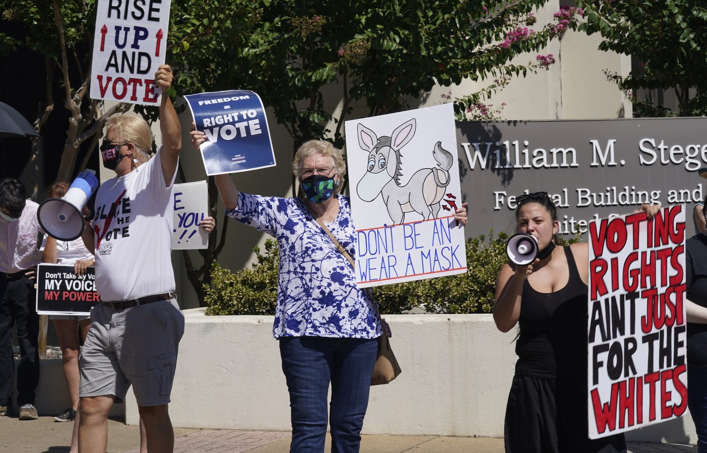 9 people plead not guilty in a Texas elections probe involving 'vote harvesting' | iNFOnews.ca