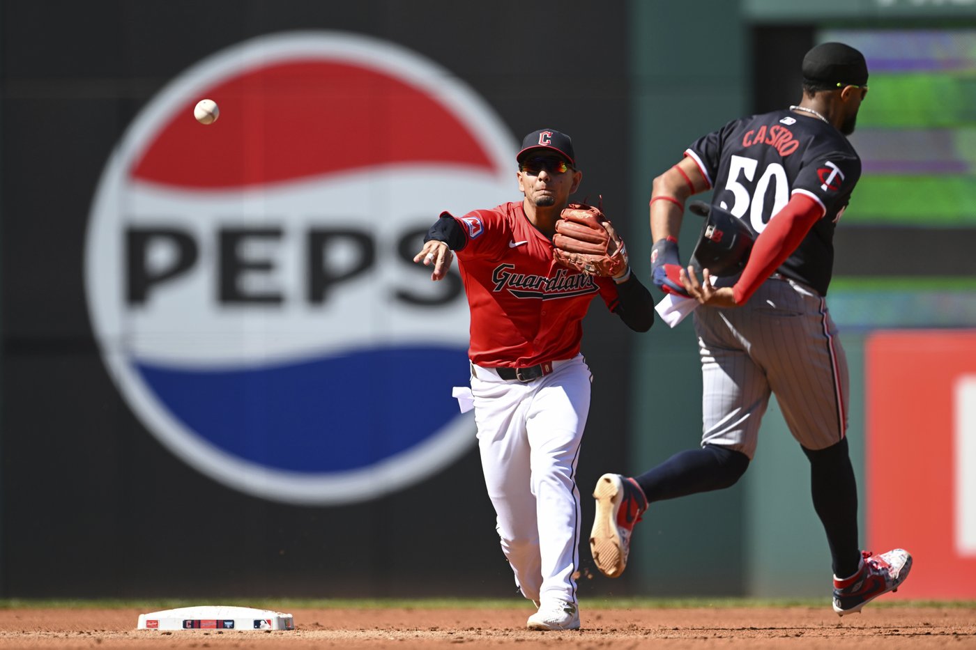 Guardians clinch AL playoff berth with walk-off, 3-2 win in 10 innings over Twins | iNFOnews.ca Guardians clinch AL playoff berth with walk-off, 3-2 win in 10 innings over Twins | iNFOnews.ca