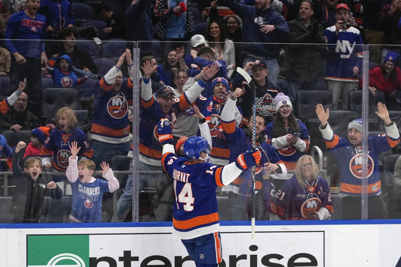 Pageau, Horvat lead Islanders to 4-3 win over Hurricanes | iNFOnews.ca Pageau, Horvat lead Islanders to 4-3 win over Hurricanes | iNFOnews.ca