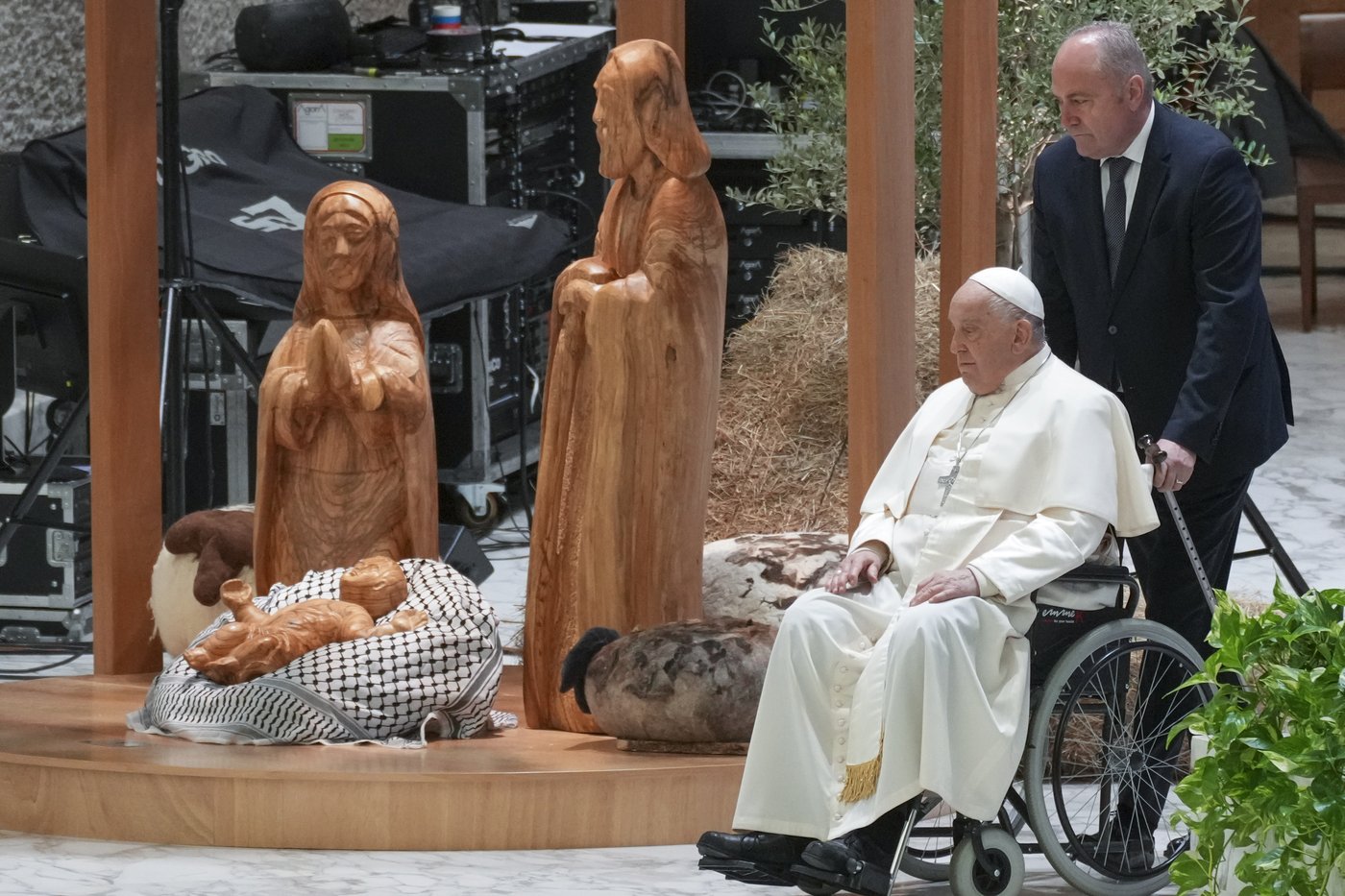Vatican's keffiyeh Nativity scene raises eyebrows and then disappears - at least until Christmas Eve | iNFOnews.ca Vatican's keffiyeh Nativity scene raises eyebrows and then disappears - at least until Christmas Eve | iNFOnews.ca