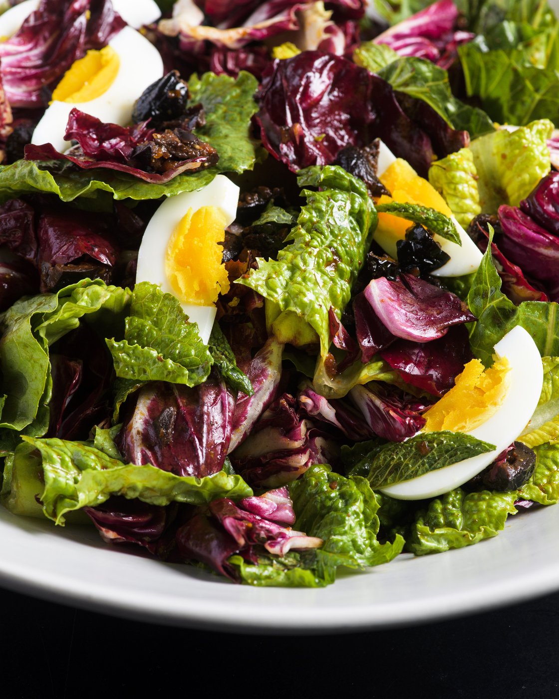 This crisp and colorful romaine and radicchio salad eats like a meal | iNFOnews.ca This crisp and colorful romaine and radicchio salad eats like a meal | iNFOnews.ca