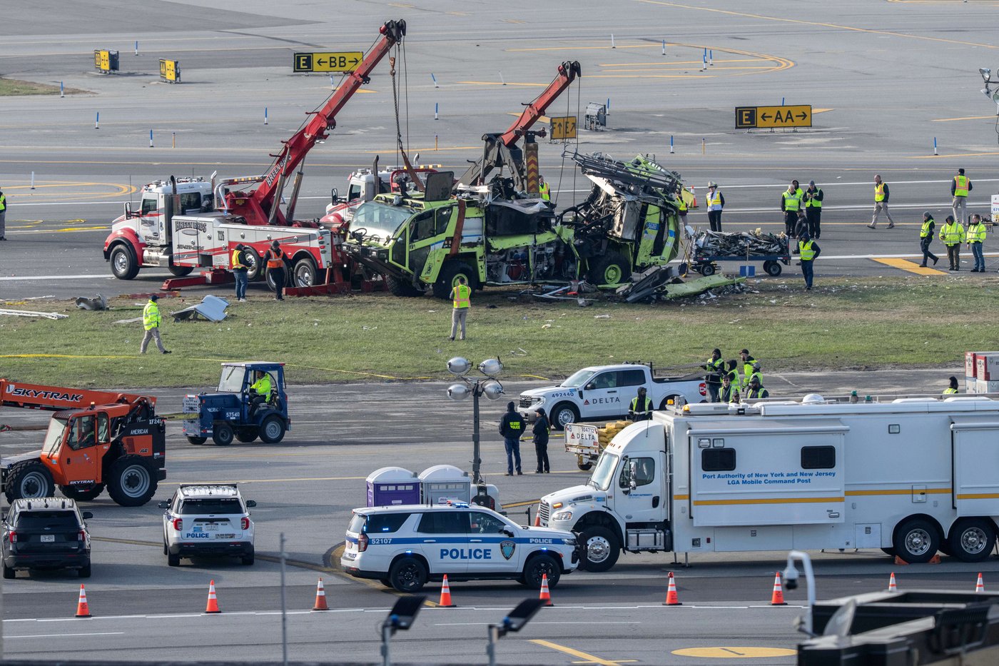 Mangled plane in LaGuardia crash is towed from runway as most injured passengers leave hospital | iNwheels