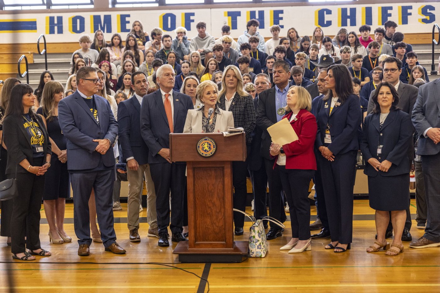 Trump's education secretary threatens to pull funding from NY over its Native American mascot ban | iNFOnews.ca