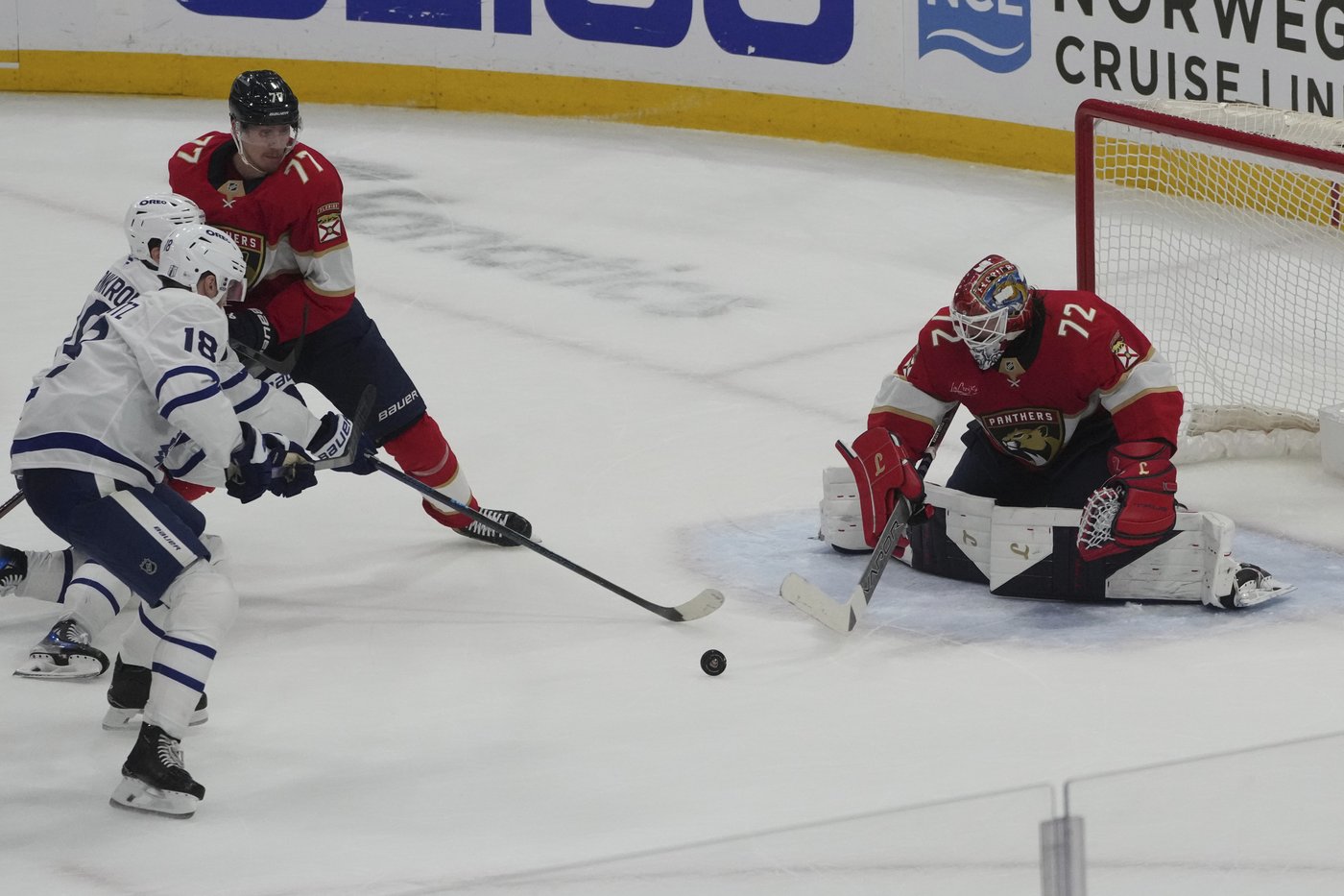 Maple Leafs had their chances, but Bobrovsky kept coming up big in OT for Panthers | iNFOnews.ca