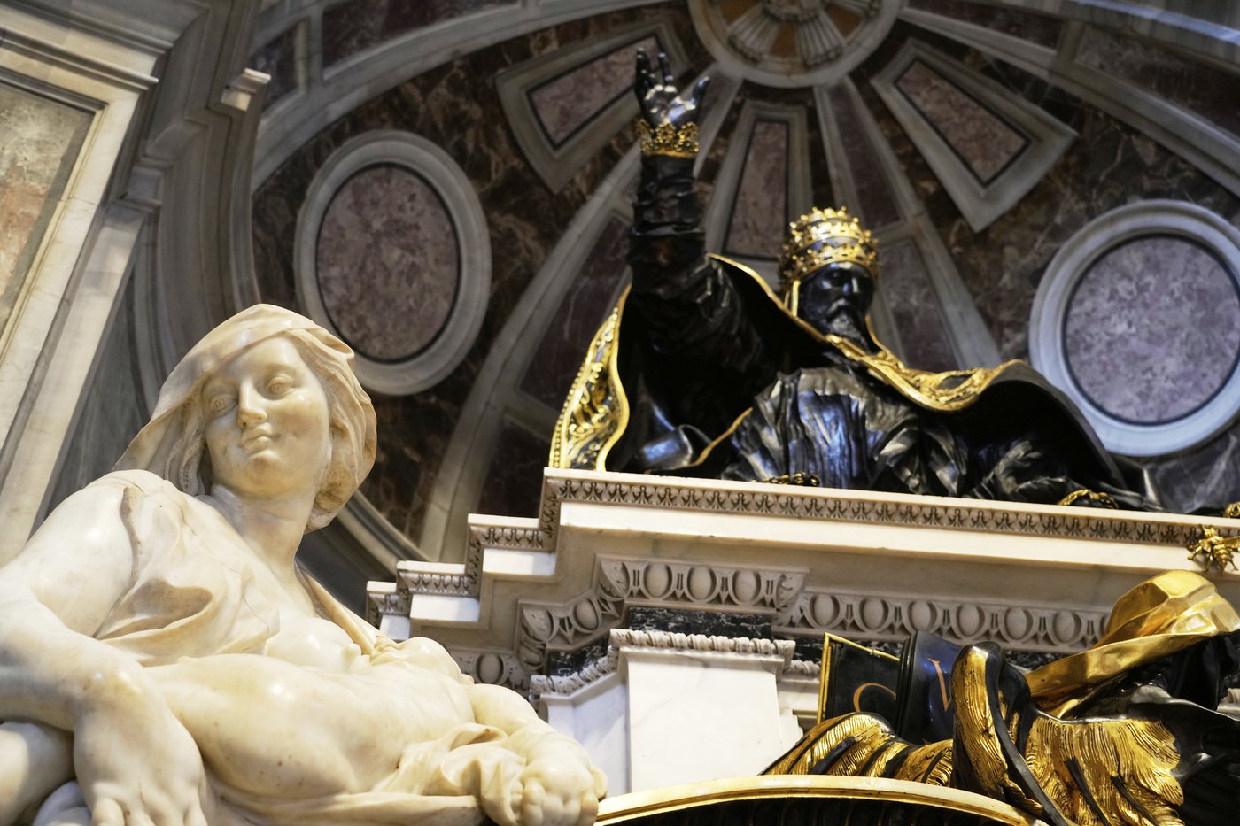Pope makes another surprise appearance at St. Peter's, greeting restorers of papal tombs | iNFOnews.ca Pope makes another surprise appearance at St. Peter's, greeting restorers of papal tombs | iNFOnews.ca