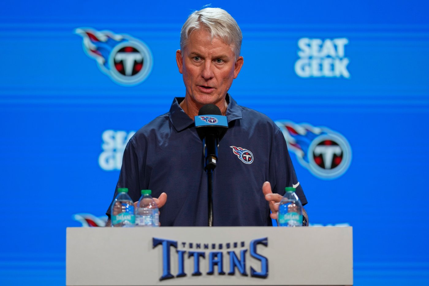 Mike McCoy leaning on years of NFL experience as the Titans' interim coach | iNFOnews.ca