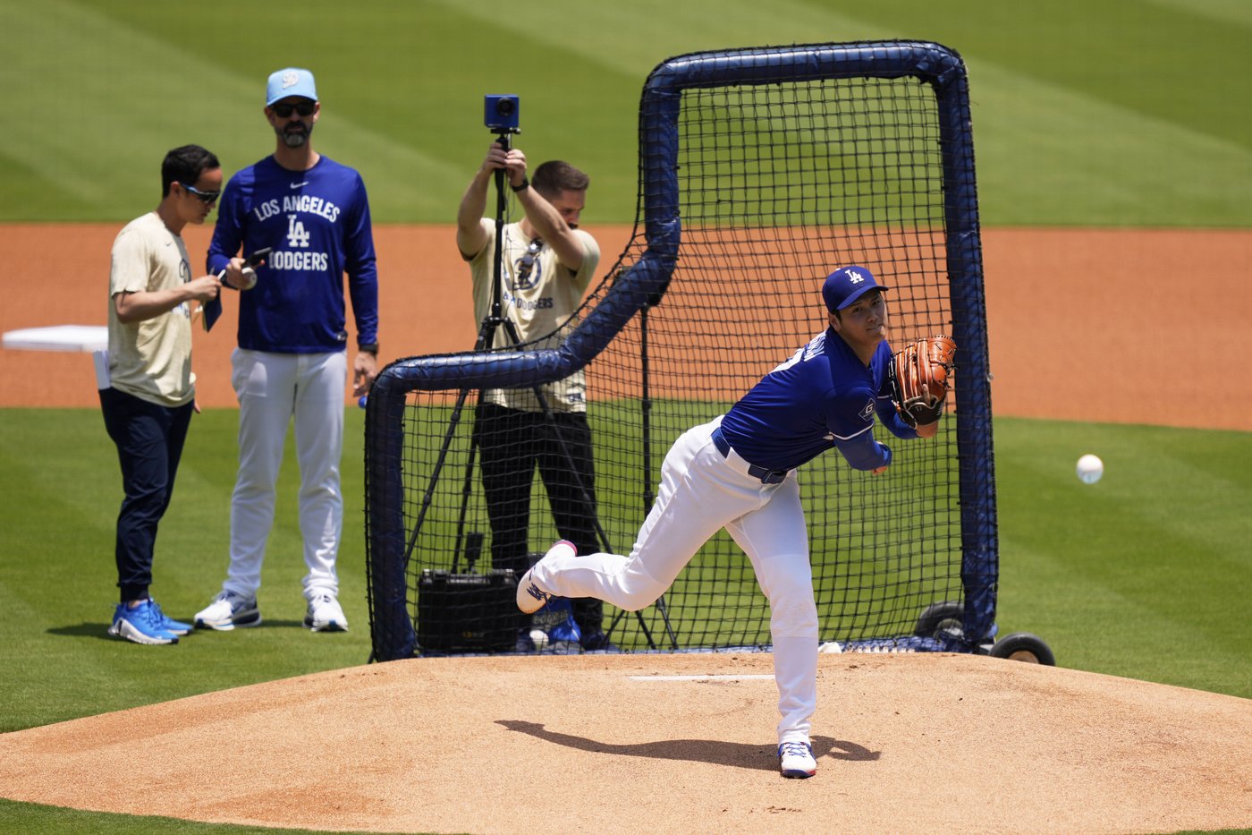Shohei Ohtani throws 29 pitches in 2nd live batting practice since elbow surgery | iNFOnews.ca