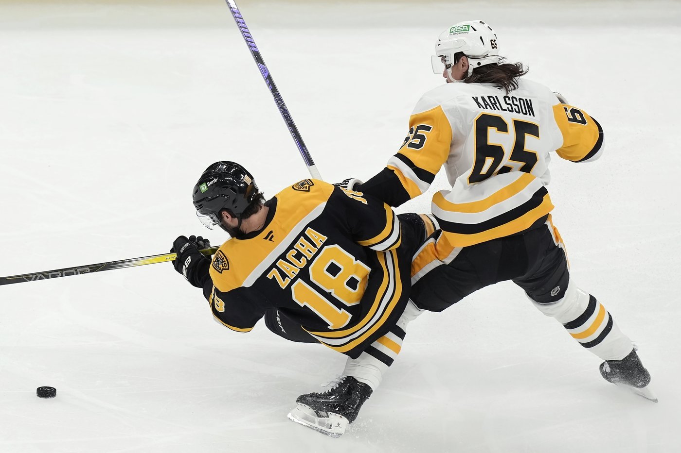 Tomasino scores 3rd period goal to give Penguins 2-1 win over Bruins | iNFOnews.ca