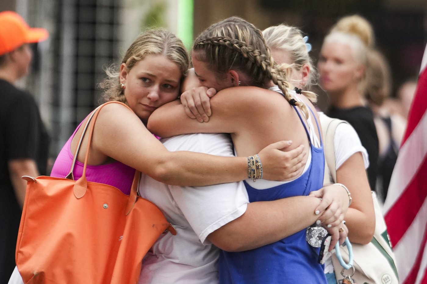 Texas floods leave at least 51 dead, 27 girls missing as rescuers search devastated landscape | iNFOnews.ca