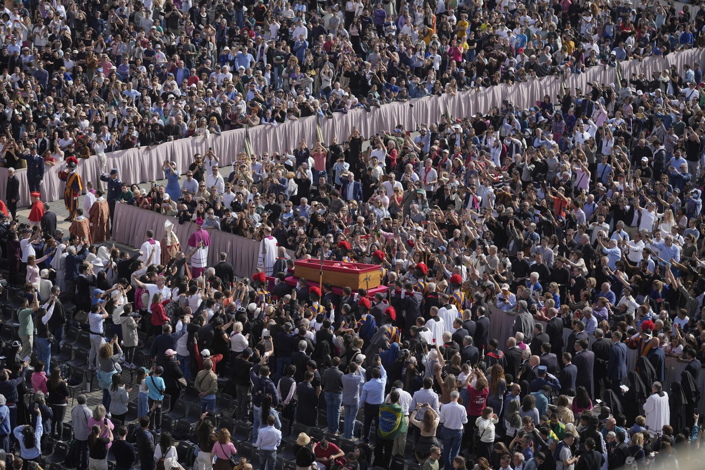PHOTO COLLECTION: Vatican Pope Procession | iNFOnews.ca PHOTO COLLECTION: Vatican Pope Procession | iNFOnews.ca