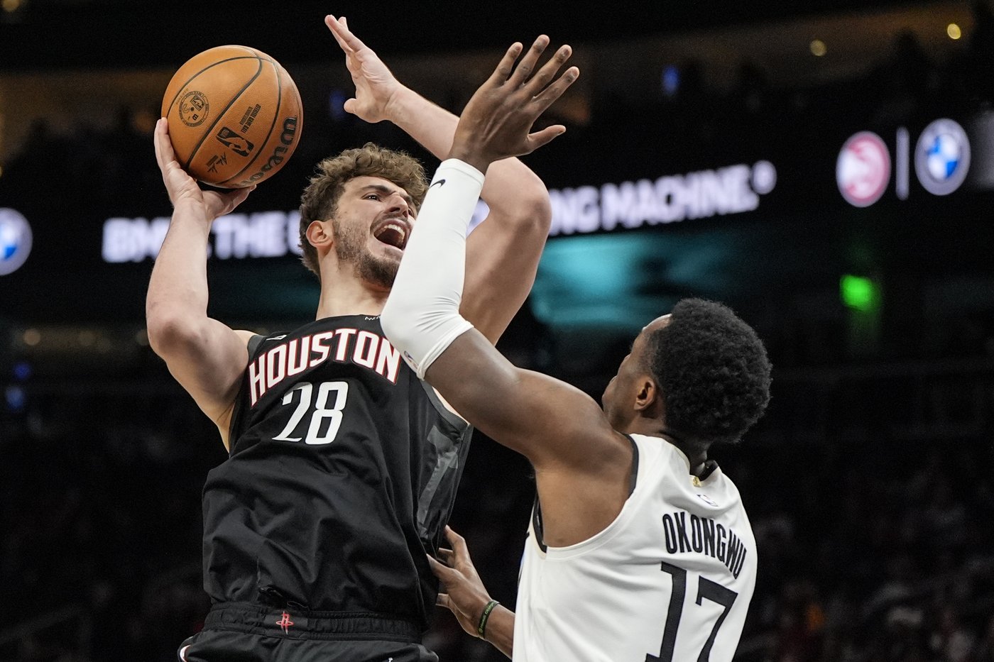 Green scores 25 and Rockets hold off Hawks 100-96 for fourth straight victory | iNFOnews.ca