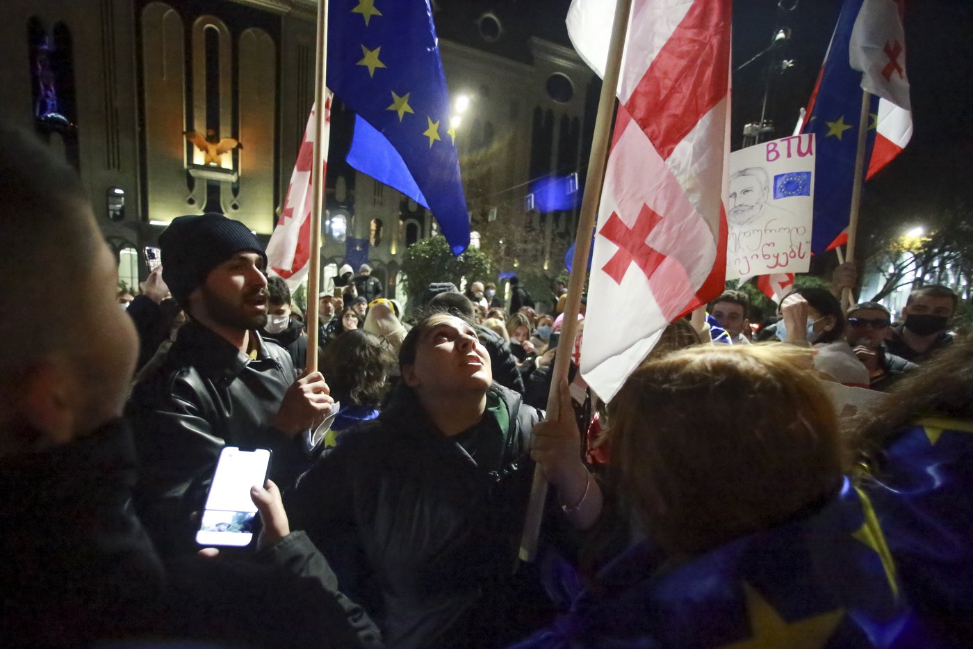 Georgian protesters clash with police for a second night after EU talks are suspended | iNFOnews.ca
