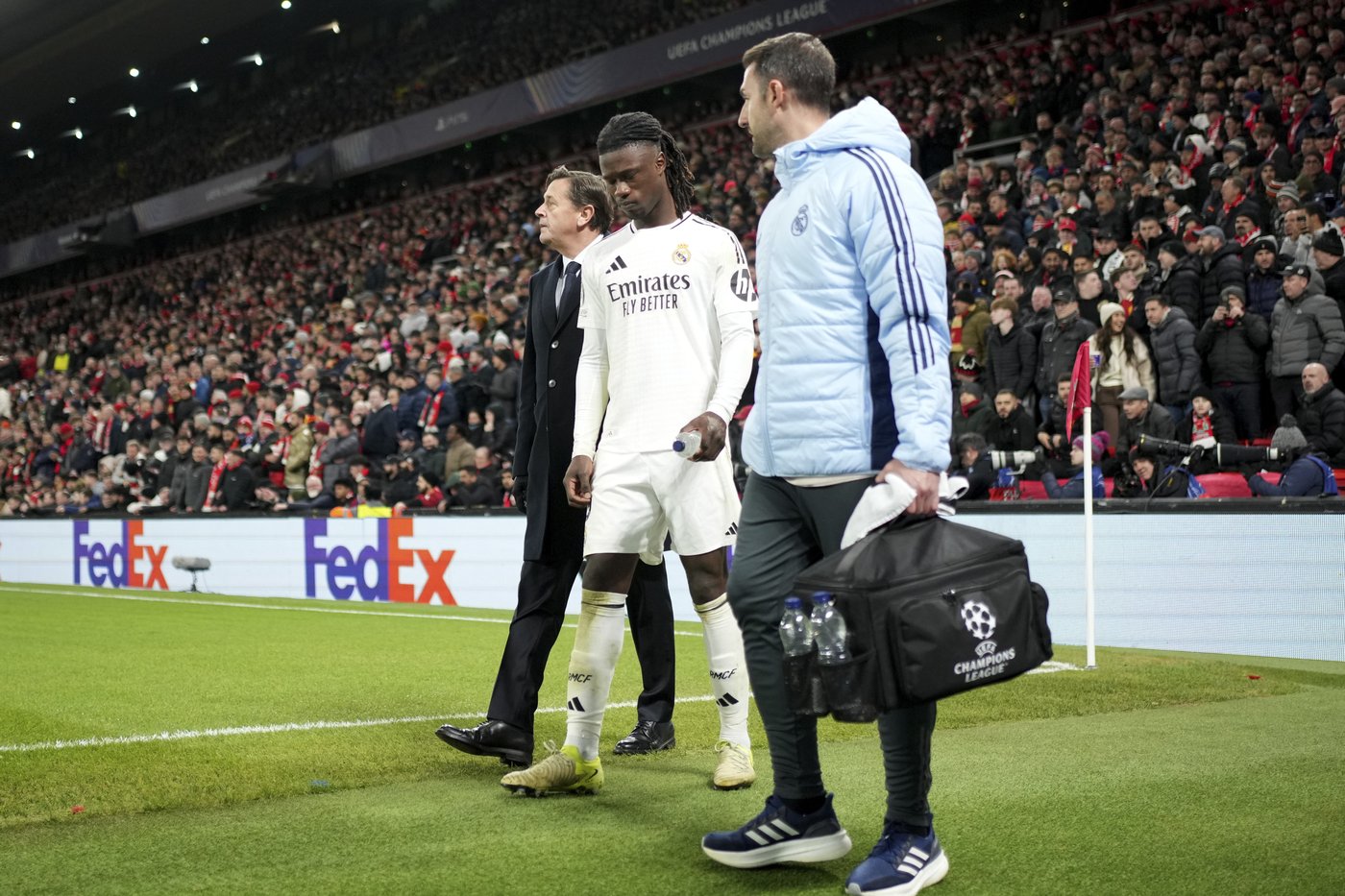 Eduardo Camavinga injured in Real Madrid's match against Liverpool | iNFOnews.ca Eduardo Camavinga injured in Real Madrid's match against Liverpool | iNFOnews.ca