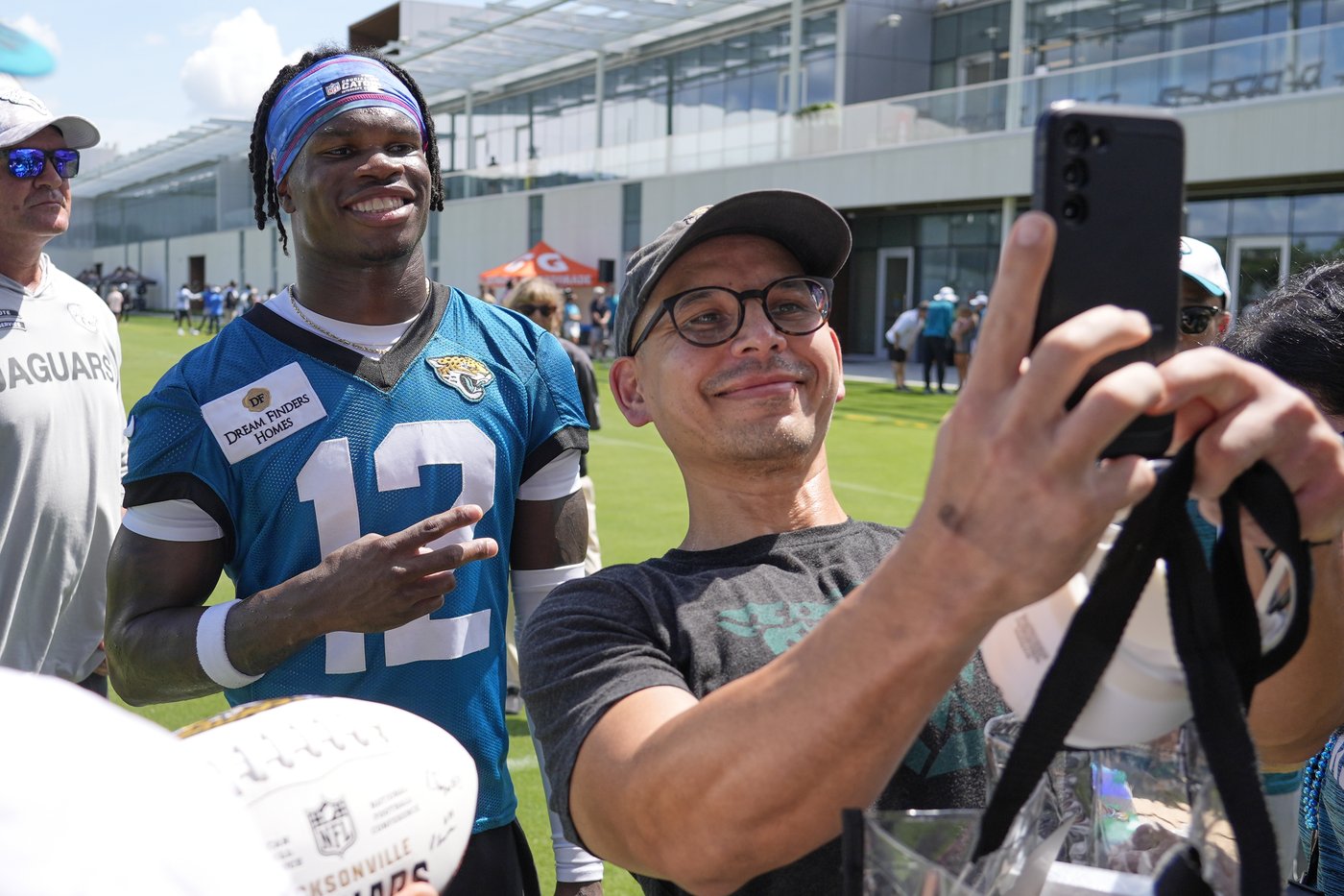 Two-way college star Travis Hunter signs 4-year, $46.6M rookie contract with the Jaguars | iNFOnews.ca Two-way college star Travis Hunter signs 4-year, $46.6M rookie contract with the Jaguars | iNFOnews.ca