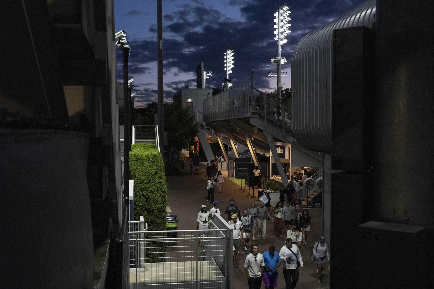 At the US Open, tennis stars shine under dark sky-friendly outdoor lights | iNFOnews.ca At the US Open, tennis stars shine under dark sky-friendly outdoor lights | iNFOnews.ca