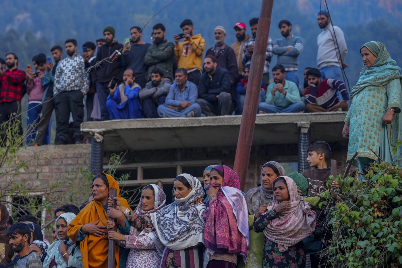 3 Indian soldiers and 2 civilians are killed in an alleged rebel ambush in Kashmir | iNFOnews.ca