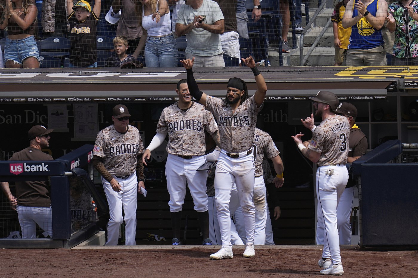 Jose Iglesias drives in the tying and winning runs as the Padres beat the Royals 3-2 | iNFOnews.ca