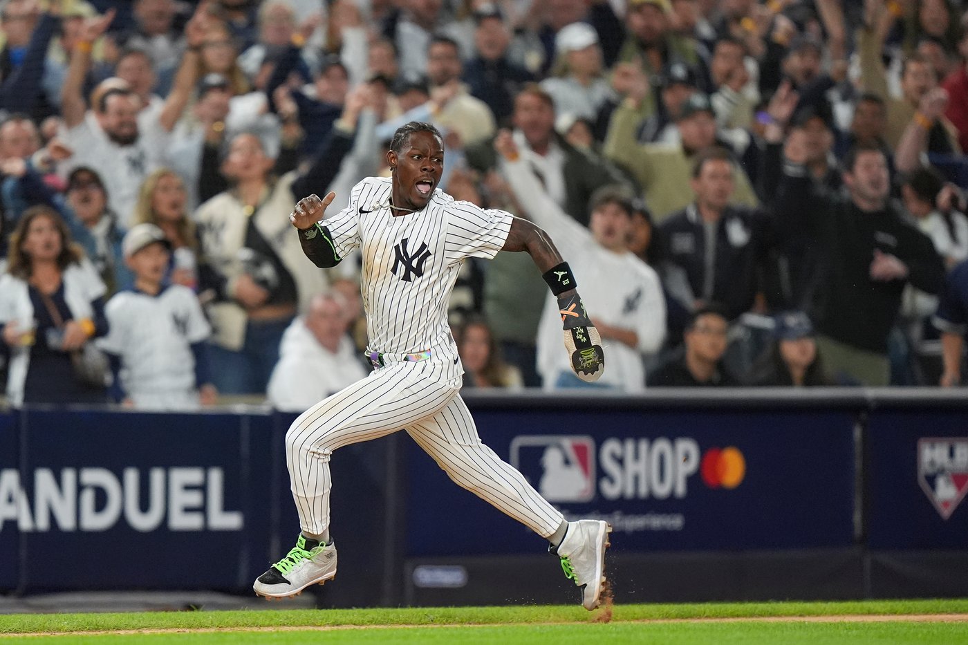 Yankees edge rival Red Sox 4-3 to send AL Wild Card Series to decisive Game 3 | iNFOnews.ca Yankees edge rival Red Sox 4-3 to send AL Wild Card Series to decisive Game 3 | iNFOnews.ca