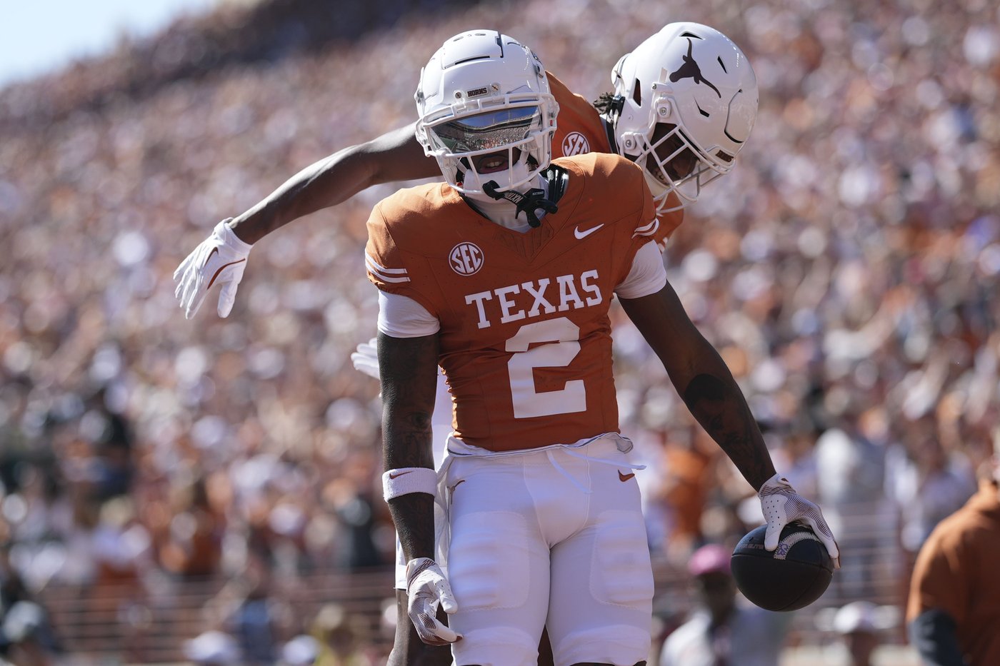 Ewers' 5 TD passes lead No. 5 Texas in 49-17 rout of struggling Florida | iNFOnews.ca Ewers' 5 TD passes lead No. 5 Texas in 49-17 rout of struggling Florida | iNFOnews.ca