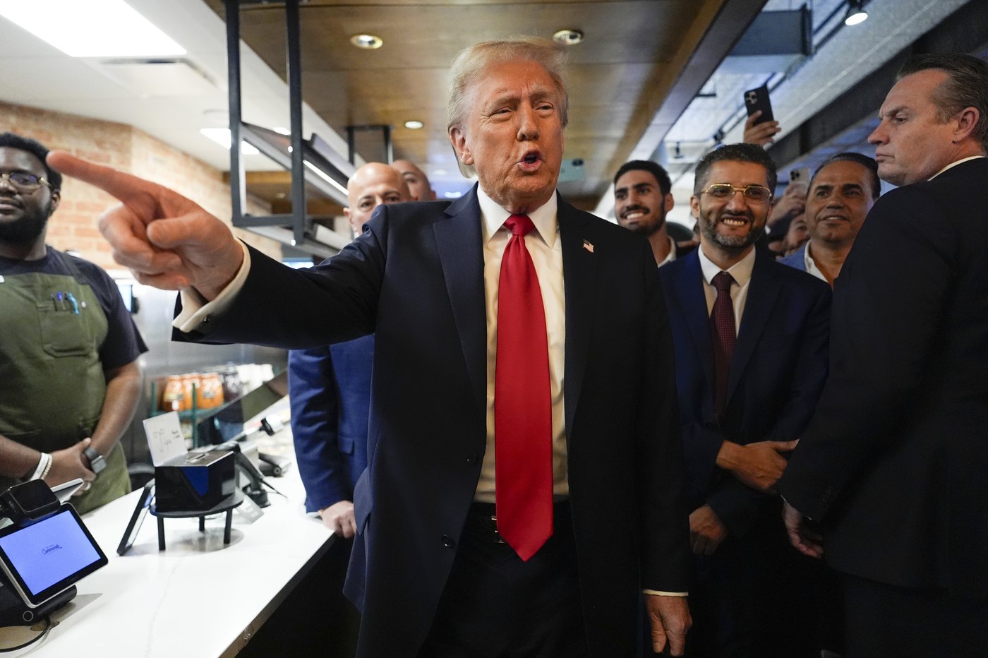 Trump meets with Arab Americans in Dearborn, Michigan, but top community leaders skipped the event | iNFOnews.ca Trump meets with Arab Americans in Dearborn, Michigan, but top community leaders skipped the event | iNFOnews.ca