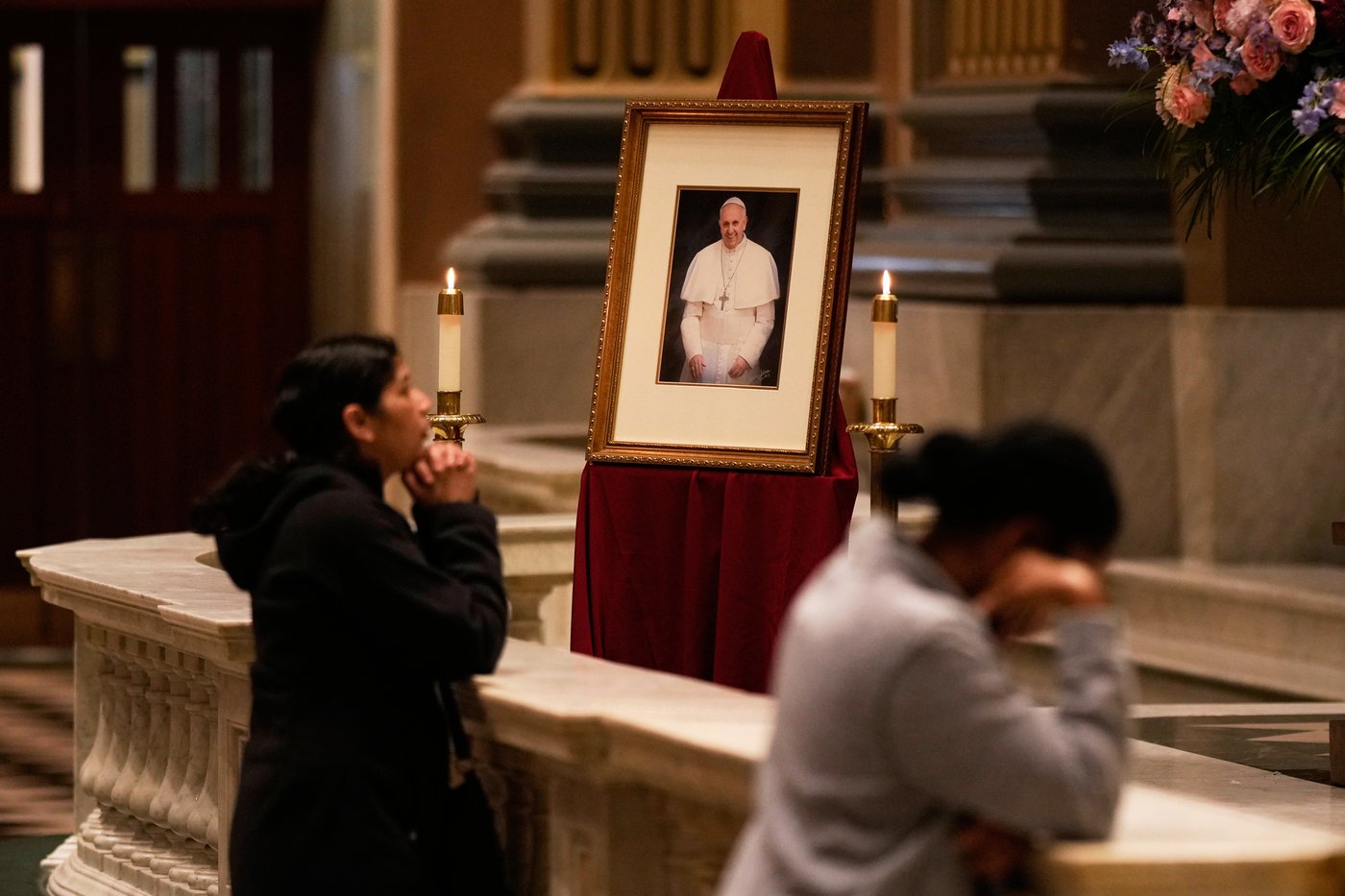 Pope Francis worried about greeting crowd in St. Peter's Square but was thankful he did, report says | iNFOnews.ca Pope Francis worried about greeting crowd in St. Peter's Square but was thankful he did, report says | iNFOnews.ca